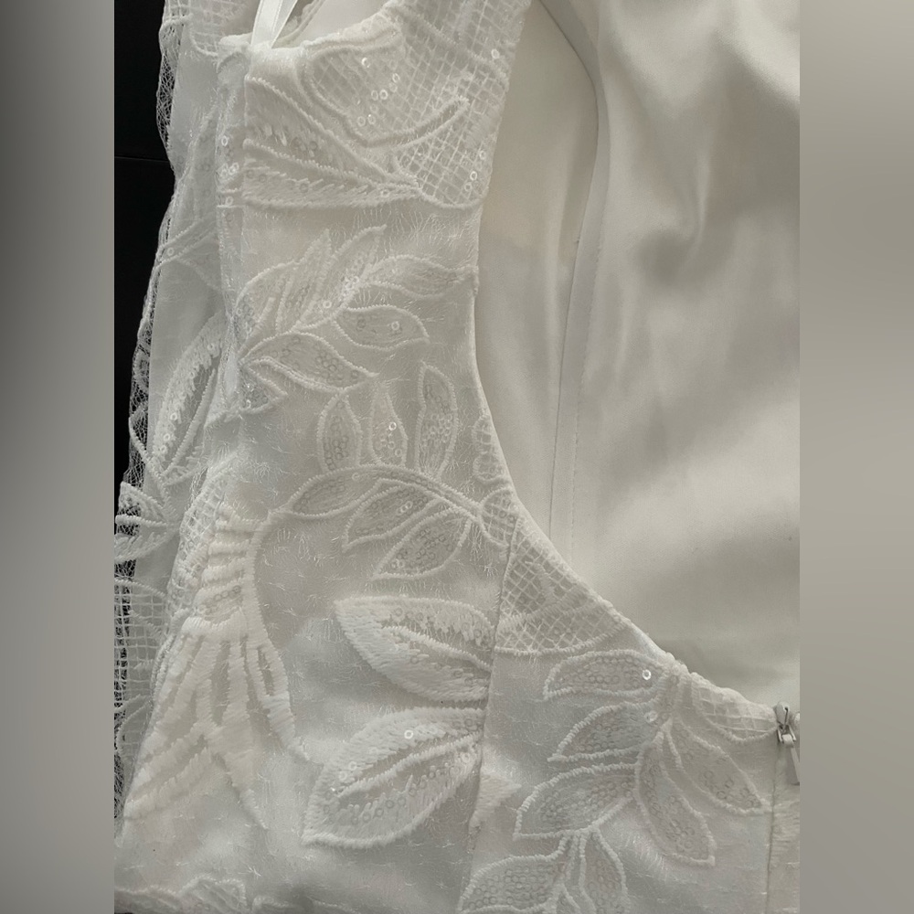 Elegant White Sleeveless Gown - Picture 9 of 12